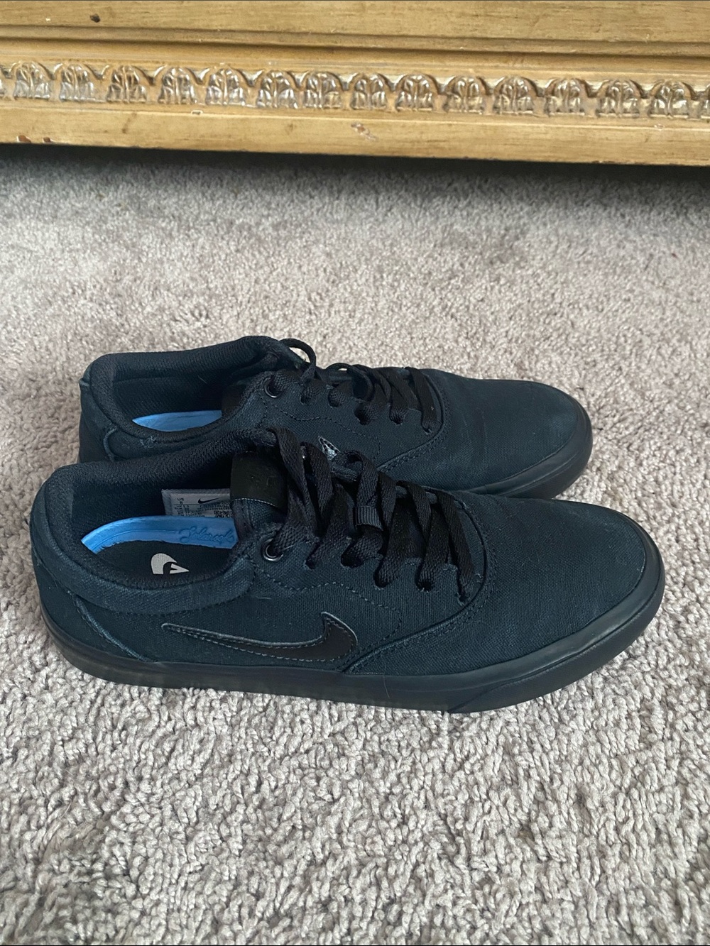 Nike SB Black on black low Sneakers with Swoosh men’s size 9